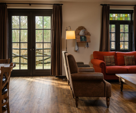 Lakeside Woodland House with Sauna (sleeps 6)