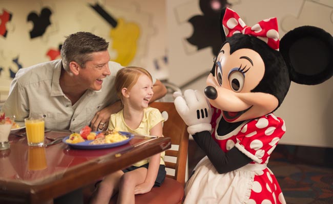 Minnie girl dining