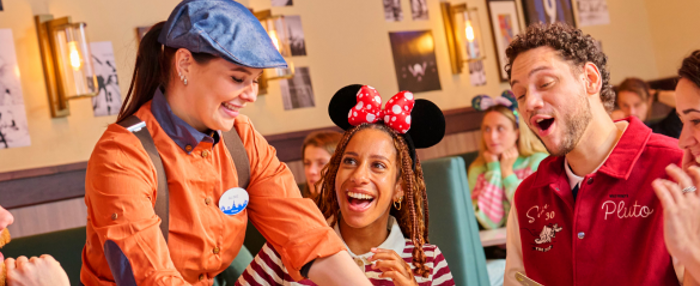 Best Places to Eat at Disneyland Paris & Disney Village: Booking Tips