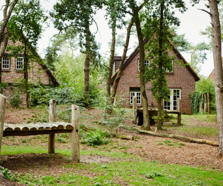 Low-allergen Woodland House (sleeps 8)